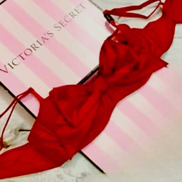 𝑽𝑰𝑪𝑻𝑶𝑹𝑰𝑨'𝑺 𝑺𝑬𝑪𝑹𝑬𝑻 𝑩𝑨𝑳𝑪𝑶𝑵𝑬𝑻𝑻𝑬 𝑺𝑰𝑳𝑲 𝑩𝑶𝑾 𝑩𝑹𝑨♥️ - Picture 2 of 12